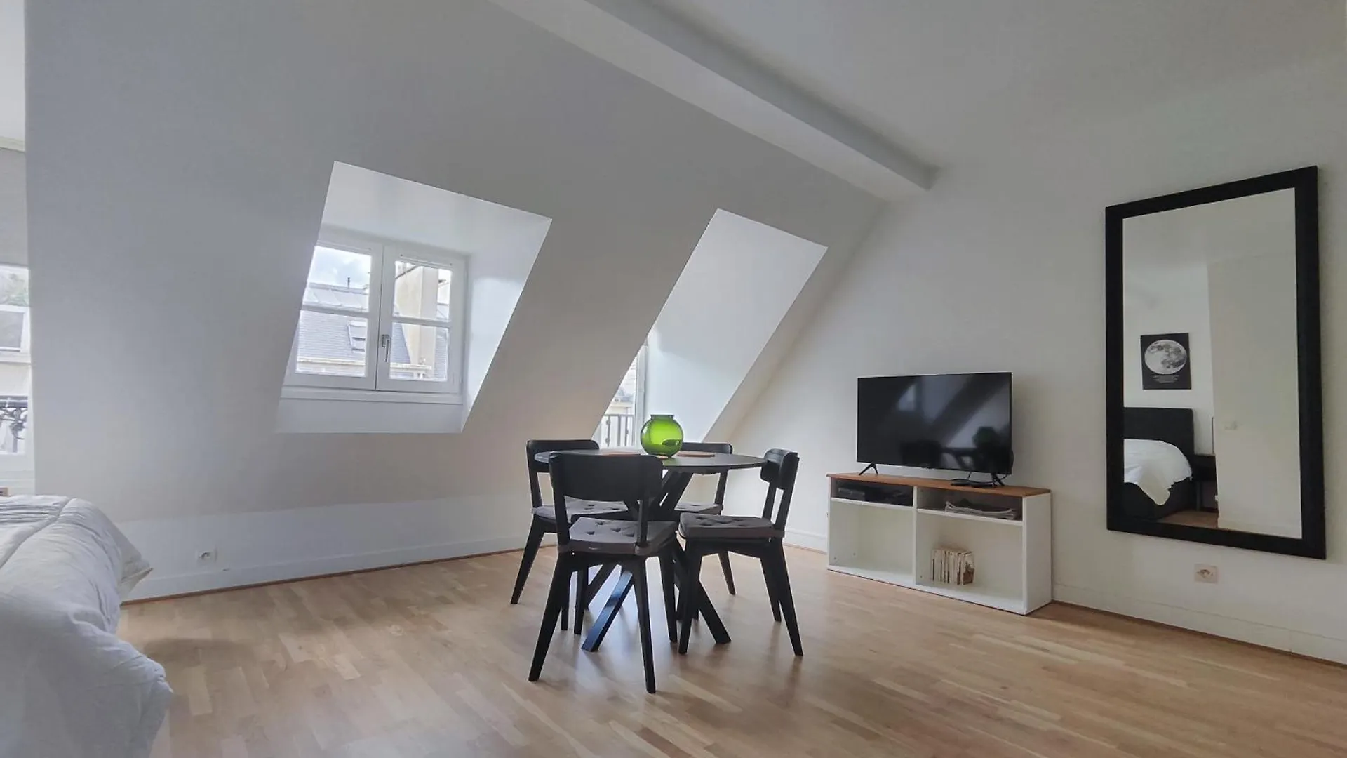Apartmán Rue De Berri - 8 *