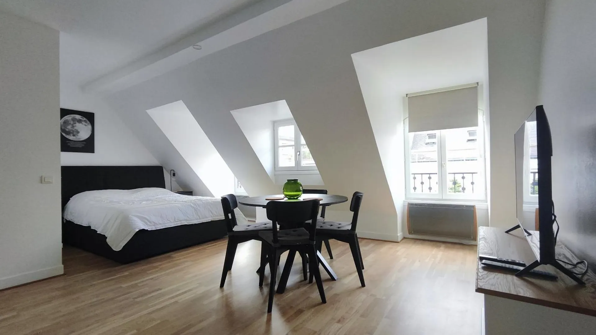 Rue De Berri - 8 Apartment